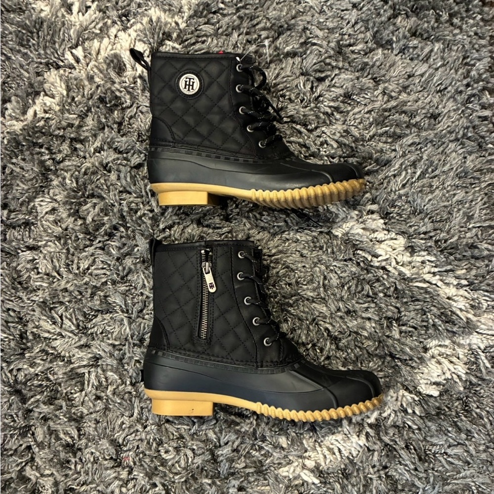 Tommy Hilfiger Women's Black Quilted Duck Boots